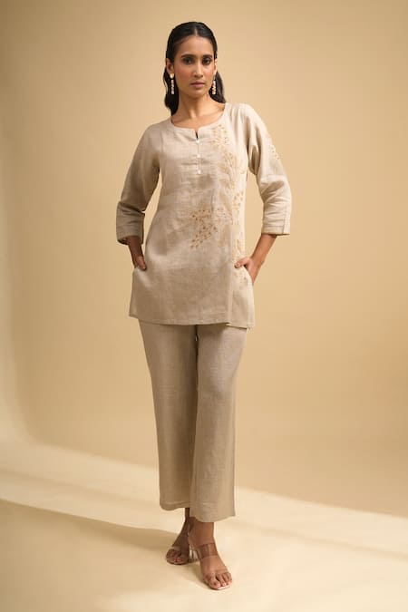 Naintara Bajaj Embroidered Linen Kurta & Pant Set 