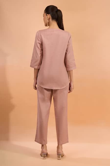 Naintara Bajaj Embroidered Cotton Linen Kurta & Pant Set 