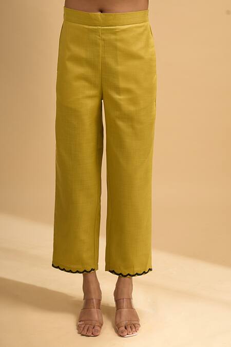 Buy_Naintara Bajaj_Green Cotton, Linen Embroidery V-neck Scallop Kurta And Pant Set _Online_at_Aza_Fashions