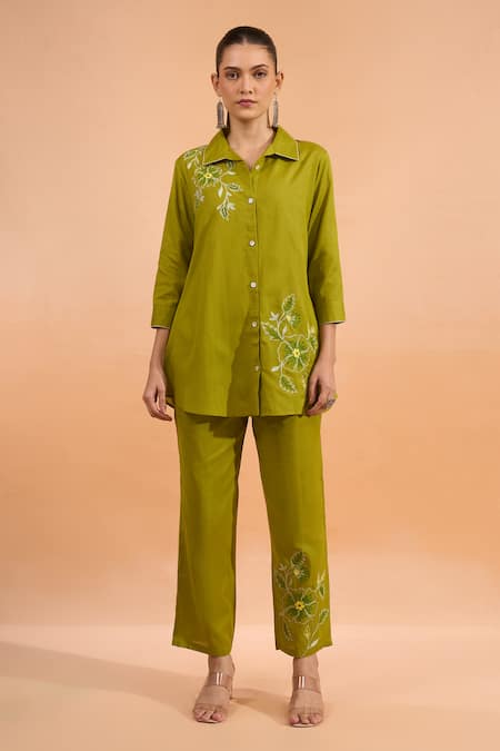 Naintara Bajaj Green Cotton, Linen Embroidery Collared Kurta And Pant Set