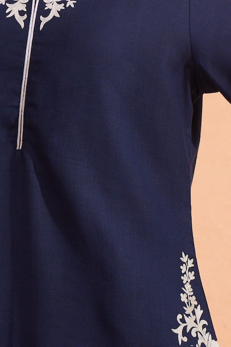 Naintara Bajaj_Navy Cotton, Linen Embroidery Split V-neck Floral Kurta And Pant Set _Online_at_Aza_Fashions