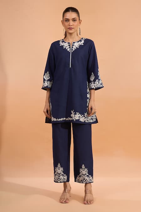 Buy_Naintara Bajaj_Navy Cotton, Linen Embroidery Split V-neck Floral Kurta And Pant Set _Online_at_Aza_Fashions