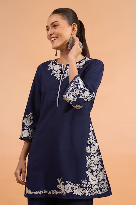 Naintara Bajaj_Navy Cotton, Linen Embroidery Split V-neck Floral Kurta And Pant Set _at_Aza_Fashions