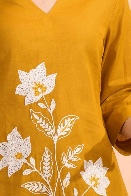 Naintara Bajaj_Mustard Cotton, Linen Embroidery Split V-neck Kurta And Pant Set _Online_at_Aza_Fashions