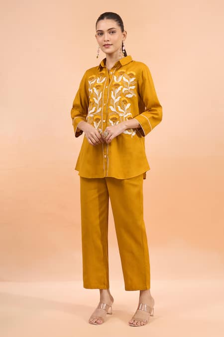 Naintara Bajaj Embroidered Cotton Linen Kurta & Pant Set 