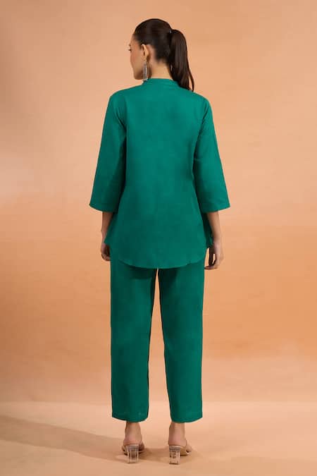 Naintara Bajaj Embroidered Cotton Linen Kurta & Pant Set 