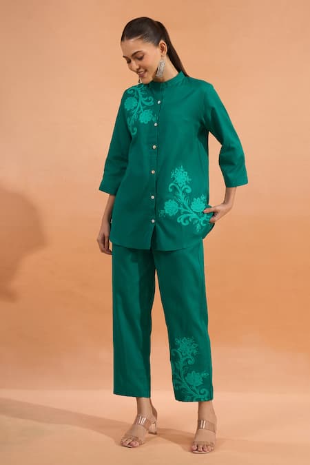 Naintara Bajaj Embroidered Cotton Linen Kurta & Pant Set 