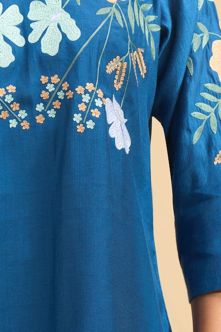 Naintara Bajaj_Teal Silk Embroidery Split V-neck Kurta And Pant Set _Online_at_Aza_Fashions