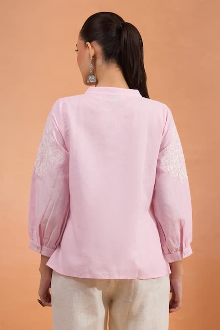 Naintara Bajaj Embroidered V-Neck Kurta With Puff Sleeves 