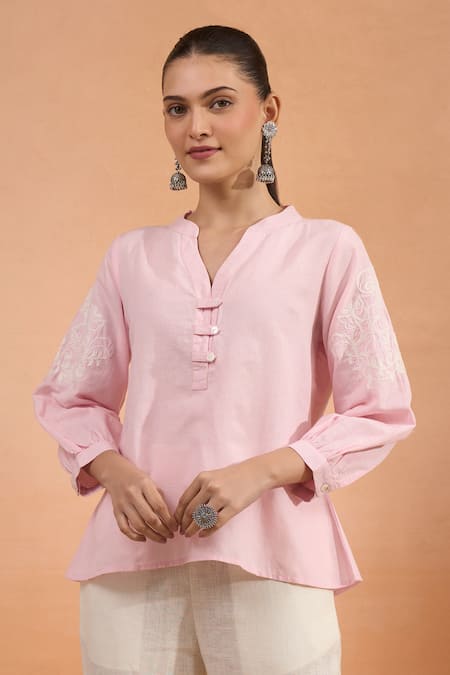 Naintara Bajaj Embroidered V-Neck Kurta With Puff Sleeves 