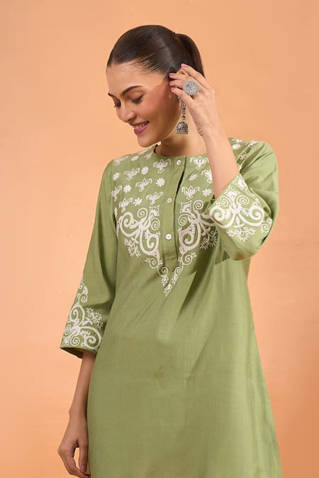 Shop Naintara Bajaj Green Embroidery, Metallic Thread Round Neck Kurta Online at Aza Fashions Shop_Naintara Bajaj_Green Embroidery, Metallic Thread Round Neck Kurta _Online_at_Aza_Fashions