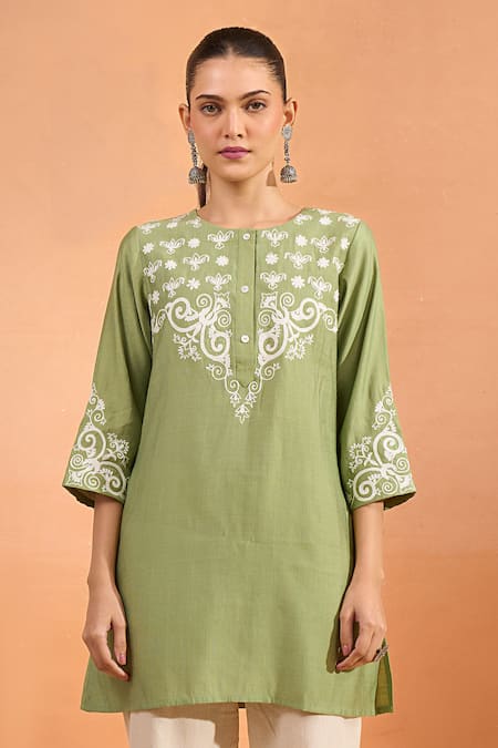 Naintara Bajaj Embroidered Round Neck Kurta 