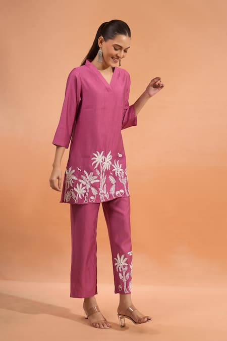 Naintara Bajaj_Pink Silk Embroidery V-neck Palm Tree Kurta And Pant Set _Online_at_Aza_Fashions