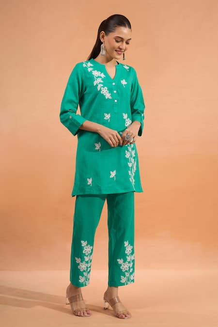 Buy_Naintara Bajaj_Green Cotton, Linen Embroidery Split V-neck Kurta And Pant Set _Online_at_Aza_Fashions