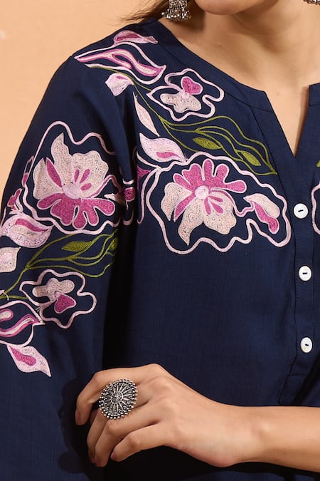 Naintara Bajaj_Navy Embroidery Split V-neck Kurta _at_Aza_Fashions