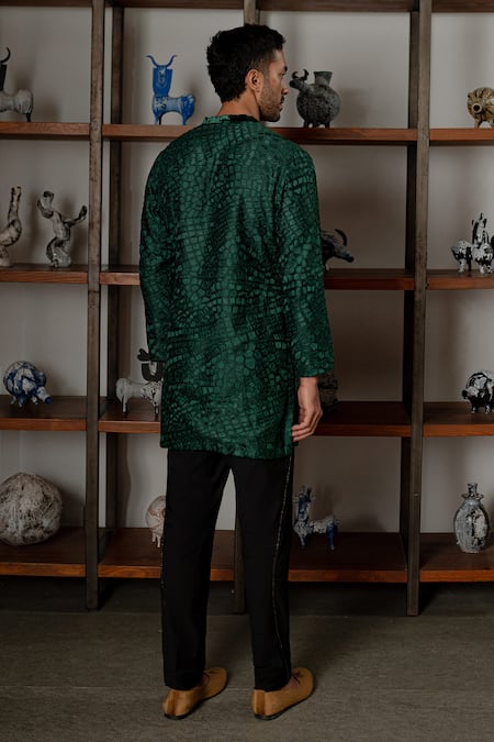 Mishru Khari Embroidered Kurta & Pant Set 