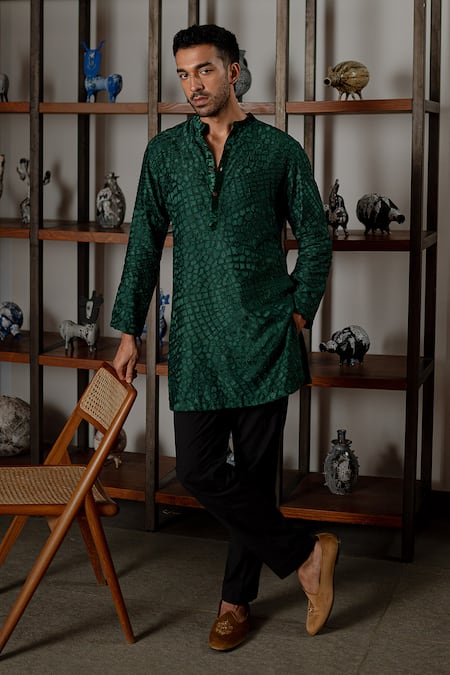 Mishru Khari Embroidered Kurta & Pant Set 