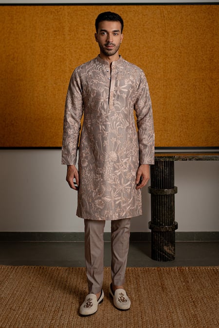 Mishru Avyan Embroidered Kurta Set 