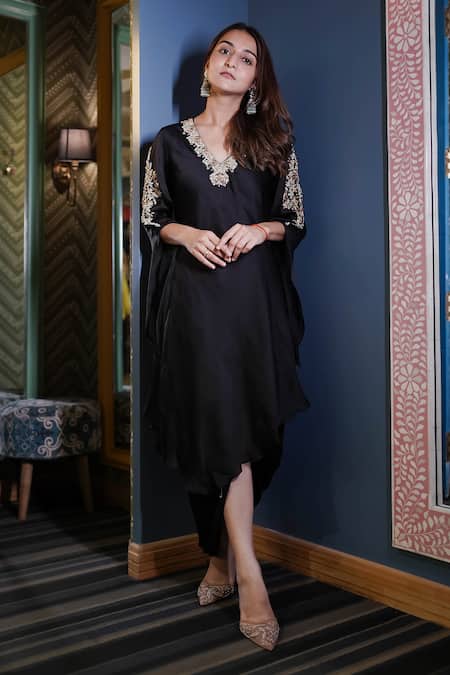 Dajwaree Zaya Embroidered Kurta & Dhoti Skirt Set 