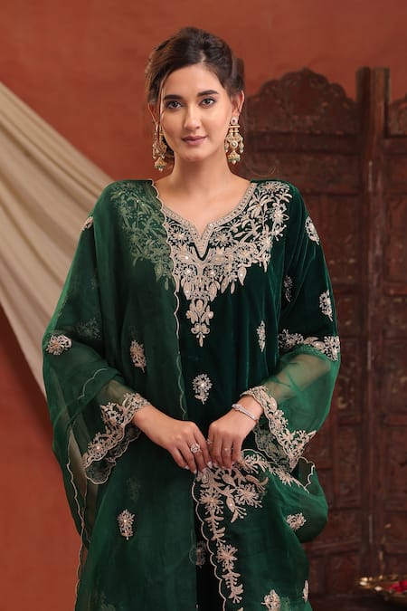 Farha Syed_Green Velvet, Organza Embroidery, Zari Split V-neck And Kurta Set _Online_at_Aza_Fashions
