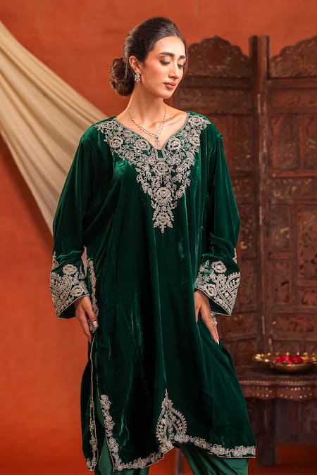 Buy_Farha Syed_Green Velvet, Shantoon Embroidery V-neck Phiran Kaftan With Dhoti Pant _Online_at_Aza_Fashions