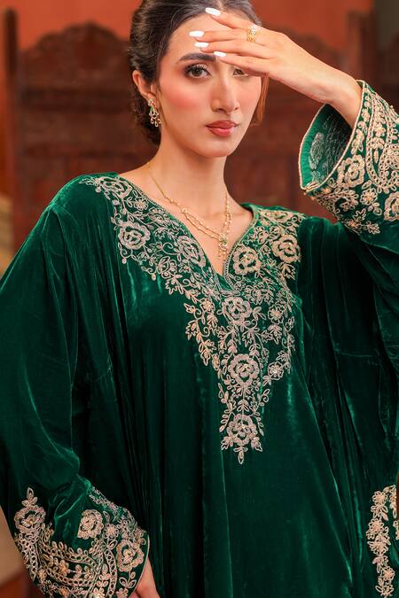 Buy_Farha Syed_Green Velvet, Shantoon Embroidery V-neck Phiran Kaftan With Dhoti Pant 