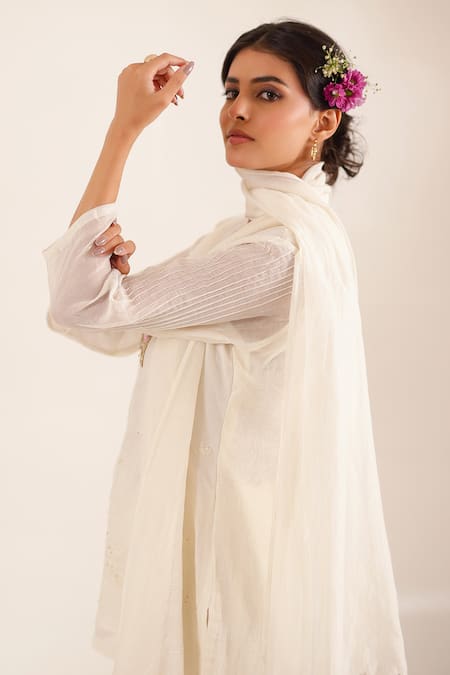 Shop_Tatwa_White Chanderi Embroidery, Zari, Sequins, Stones V-neck Matsya Kurta Set _Online_at_Aza_Fashions