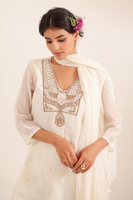 Buy_Tatwa_White Chanderi Embroidery, Zari, Sequins, Stones V-neck Matsya Kurta Set 