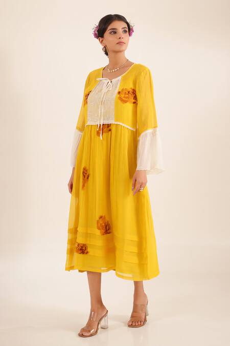 Tatwa_White Chanderi Embroidery, Lace Round Neck Floral Kurta _Online_at_Aza_Fashions