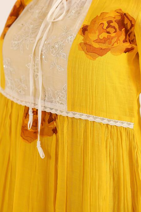 Shop_Tatwa_White Chanderi Embroidery, Lace Round Neck Floral Kurta _Online_at_Aza_Fashions