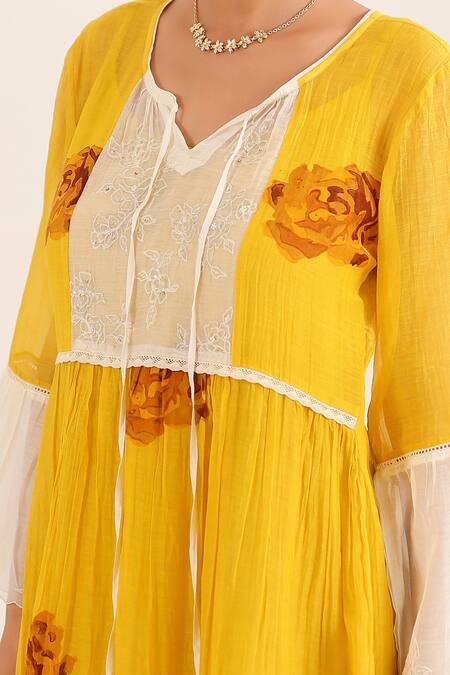 Tatwa_White Chanderi Embroidery, Lace Round Neck Floral Kurta _at_Aza_Fashions