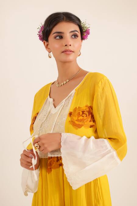 Buy_Tatwa_White Chanderi Embroidery, Lace Round Neck Floral Kurta 