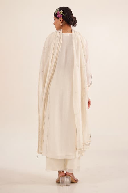 Tatwa Ambiya Embroidered Chanderi Kurta Set 