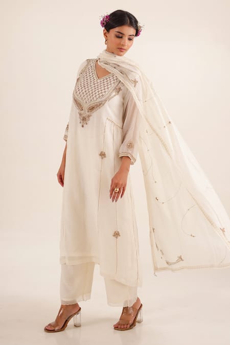 Buy_Tatwa_White Chanderi Embroidery, Metallic Thread, Zari Split V-neck Ambiya Kurta Set _Online_at_Aza_Fashions