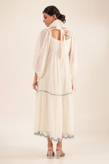 Tatwa Victorian Art Embroidered Tiered Kurta With Scarf 
