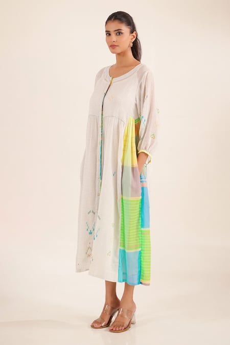 Tatwa_White Chanderi Tassels Round Neck Chequered Pattern Kurta _Online_at_Aza_Fashions