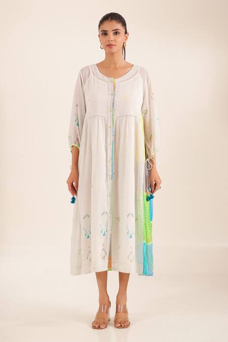 Buy_Tatwa_White Chanderi Tassels Round Neck Chequered Pattern Kurta _Online_at_Aza_Fashions