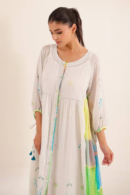 Tatwa_White Chanderi Tassels Round Neck Chequered Pattern Kurta _at_Aza_Fashions