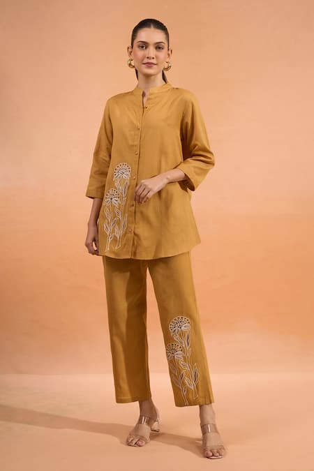 Naintara Bajaj Embroidered Cotton Linen Kurta & Pant Set 