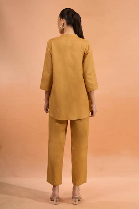 Naintara Bajaj Embroidered Cotton Linen Kurta & Pant Set 