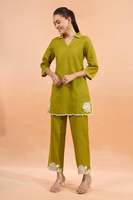 Naintara Bajaj Green Cotton, Linen Embroidery V-neck, Collared Kurta And Pant Set