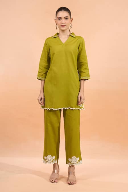Naintara Bajaj Green Cotton, Linen Embroidery V-neck, Collared Kurta And Pant Set Online at Aza Fashions Naintara Bajaj_Green Cotton, Linen Embroidery V-neck, Collared Kurta And Pant Set _Online_at_Aza_Fashions
