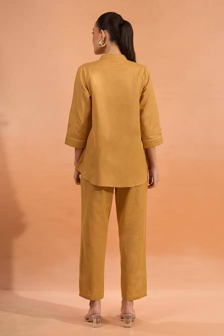 Naintara Bajaj Embroidered Cotton Linen Kurta & Pant Set 