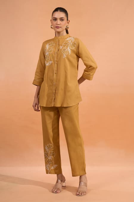 Naintara Bajaj Embroidered Cotton Linen Kurta & Pant Set 