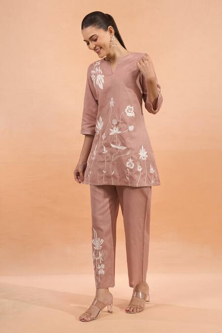Shop Naintara Bajaj Pink Cotton, Linen Embroidery V-neck Floral Kurta And Pant Set Online at Aza Fashions Shop_Naintara Bajaj_Pink Cotton, Linen Embroidery V-neck Floral Kurta And Pant Set _Online_at_Aza_Fashions