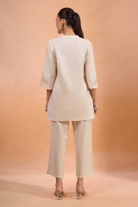 Shop Naintara Bajaj Beige Linen Embroidery Split V-neck, Mandarin Collar Kurta And Pant Set at Aza Fashions Shop_Naintara Bajaj_Beige Linen Embroidery Split V-neck, Mandarin Collar Kurta And Pant Set _at_Aza_Fashions