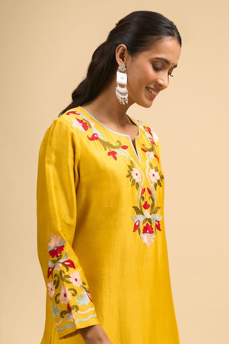 Buy_Naintara Bajaj_Yellow Silk Embroidery Split V-neck Kurta And Pant Set 