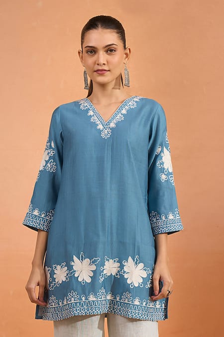 Naintara Bajaj Embroidered V-Neck Kurta 
