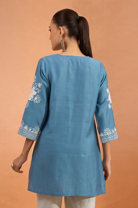 Naintara Bajaj Embroidered V-Neck Kurta 