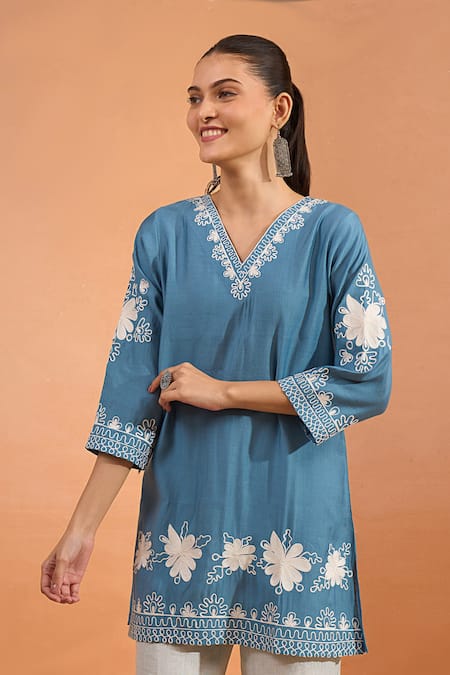 Buy_Naintara Bajaj_Teal Embroidery V-neck Kurta _Online_at_Aza_Fashions
